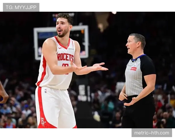 两连触球到底是什么?NBA与国际赛场判罚标准揭秘 两连触球到底是什么?NBA与国际赛场判罚标准揭秘