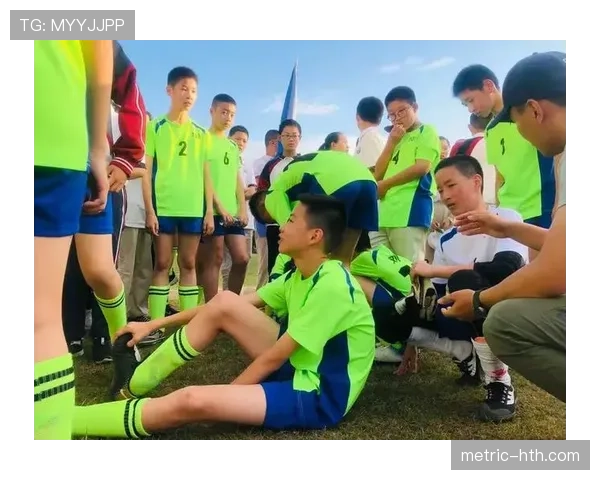 足球手抛球规则详解：合法投掷和判罚标准解析